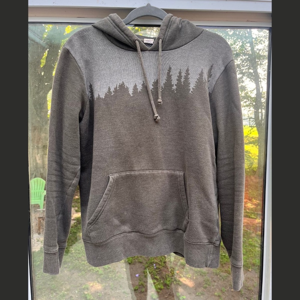 10 Tree Green Classic Hoodie with Treeline Graphic Size Large